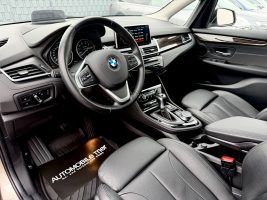 BMW Active Tourer 225 xe Luxury Line /LED/PANO/HUD/ in Silber als Van/Minibus - Fahrzeugfoto 24