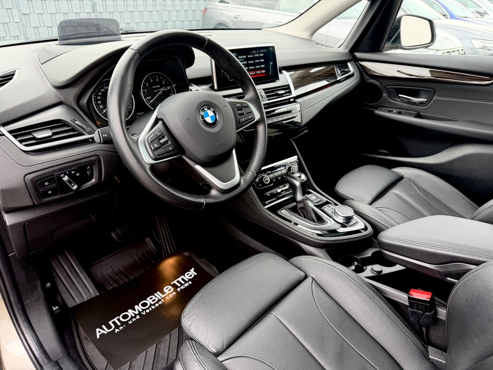 BMW Active Tourer 225 xe Luxury Line /LED/PANO/HUD/ - Bild 24 BMW Active Tourer 225 xe Luxury Line /LED/PANO/HUD/ in Silber als Van/Minibus - Fahrzeugfoto 24