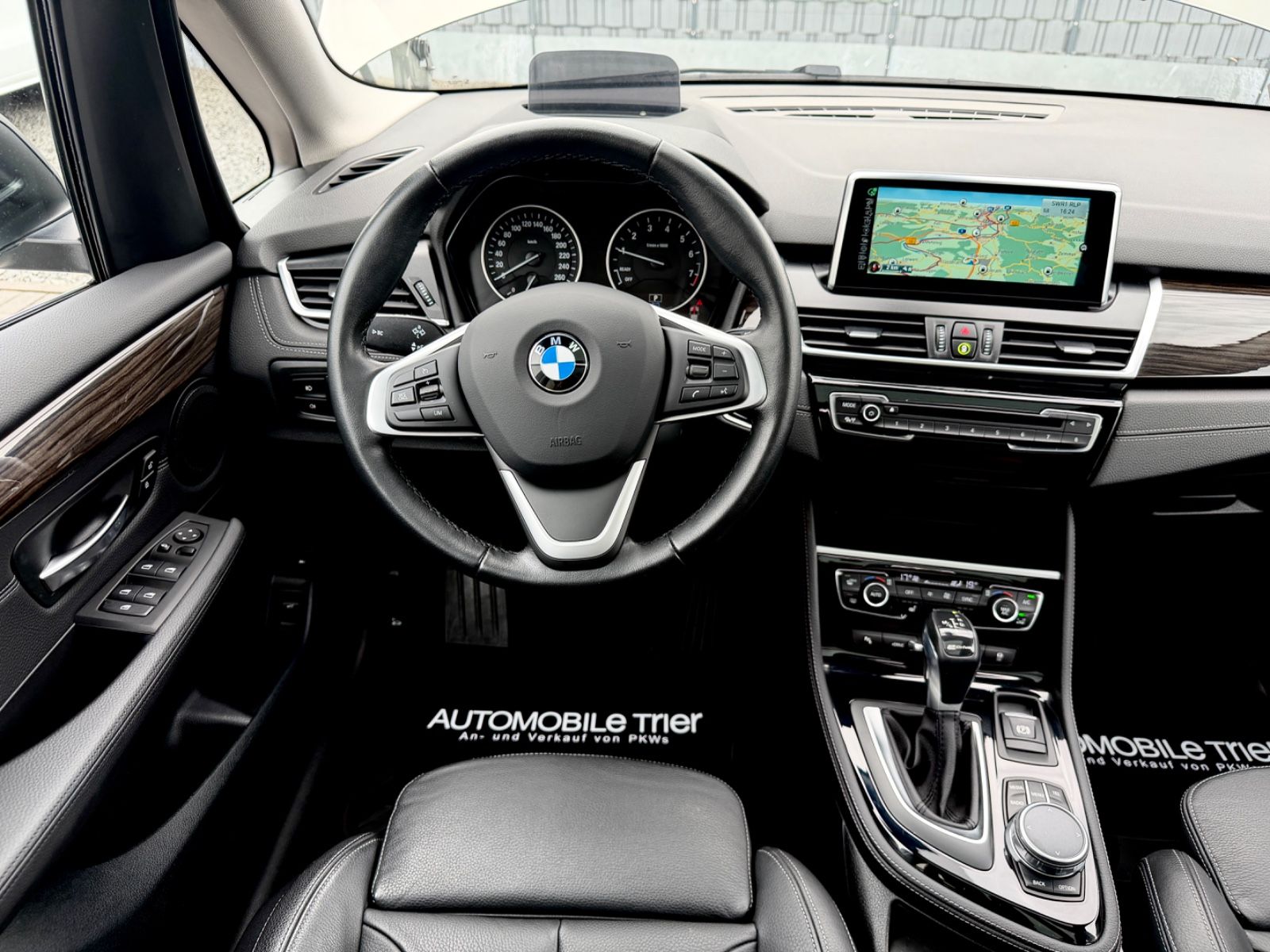 BMW Active Tourer 225 xe Luxury Line /LED/PANO/HUD/ - Bild 26 BMW Active Tourer 225 xe Luxury Line /LED/PANO/HUD/ in Silber als Van/Minibus - Fahrzeugfoto 26