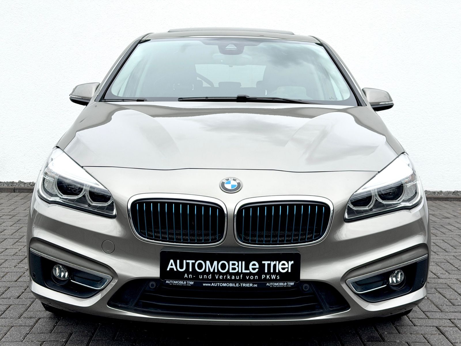 BMW Active Tourer 225 xe Luxury Line /LED/PANO/HUD/ - Bild 2 BMW Active Tourer 225 xe Luxury Line /LED/PANO/HUD/ in Silber als Van/Minibus - Fahrzeugfoto 2