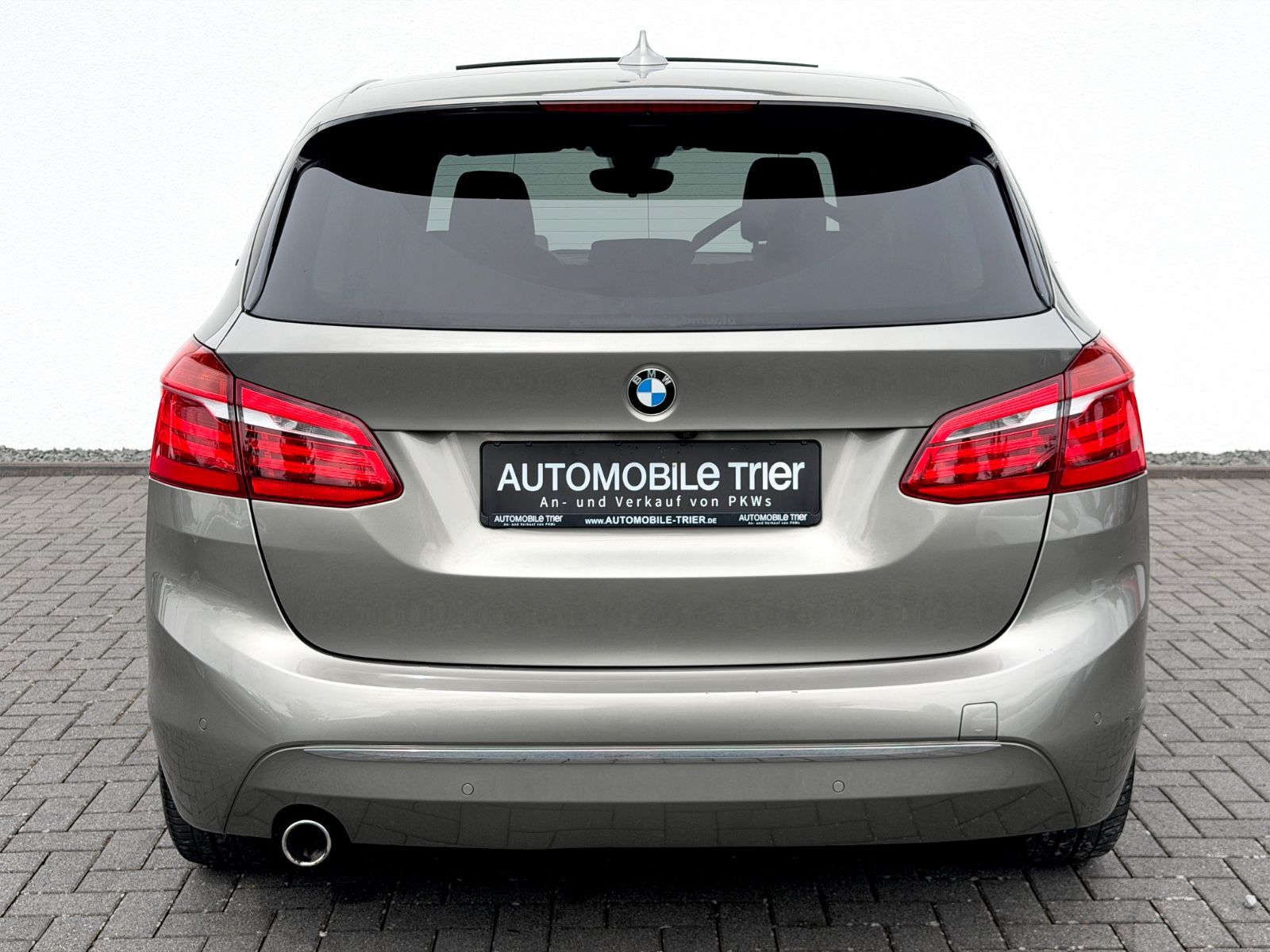 BMW Active Tourer 225 xe Luxury Line /LED/PANO/HUD/ - Bild 6 BMW Active Tourer 225 xe Luxury Line /LED/PANO/HUD/ in Silber als Van/Minibus - Fahrzeugfoto 6