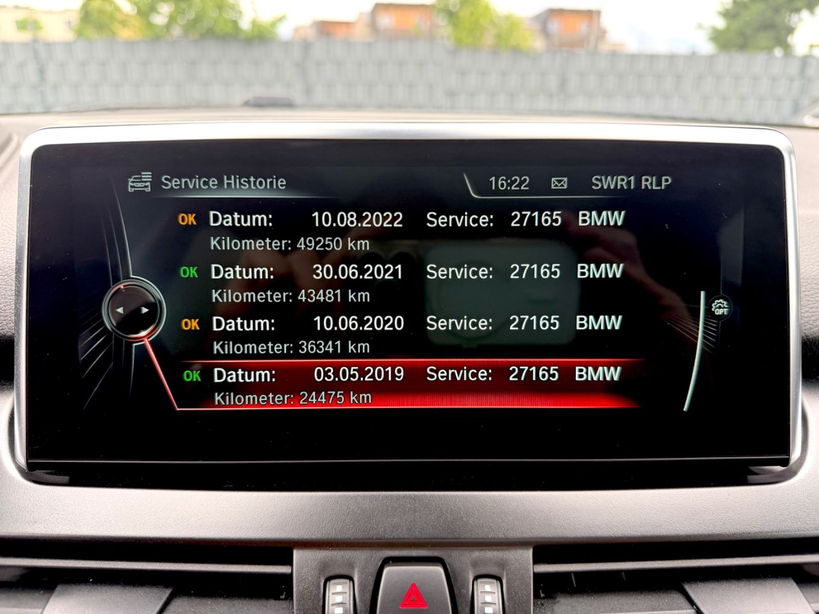 BMW Active Tourer 225 xe Luxury Line /LED/PANO/HUD/ - Bild 16 BMW Active Tourer 225 xe Luxury Line /LED/PANO/HUD/ in Silber als Van/Minibus - Fahrzeugfoto 16