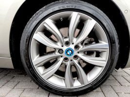 BMW Active Tourer 225 xe Luxury Line /LED/PANO/HUD/ in Silber als Van/Minibus - Fahrzeugfoto 18