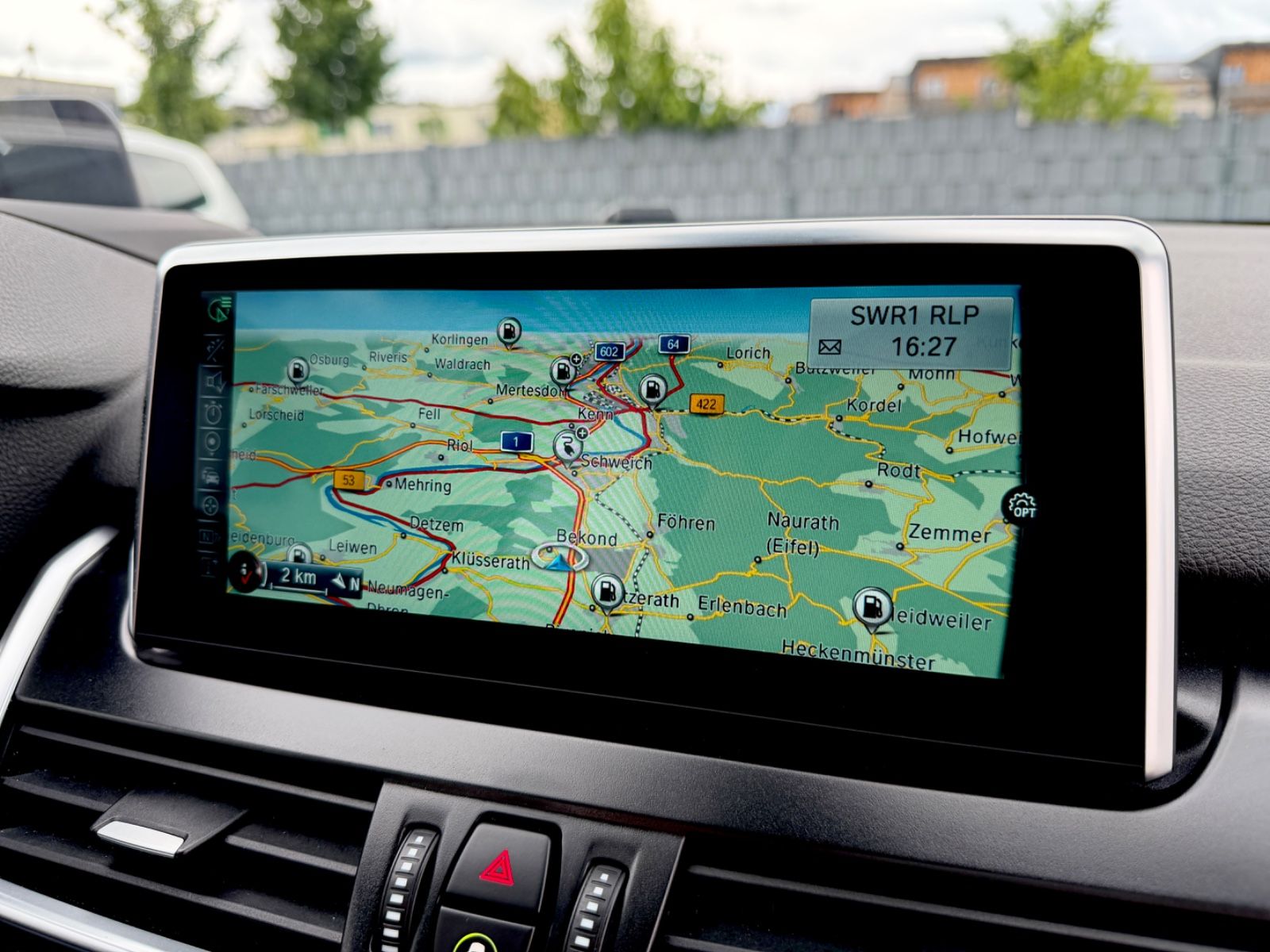BMW Active Tourer 225 xe Luxury Line /LED/PANO/HUD/ - Bild 29 BMW Active Tourer 225 xe Luxury Line /LED/PANO/HUD/ in Silber als Van/Minibus - Fahrzeugfoto 29