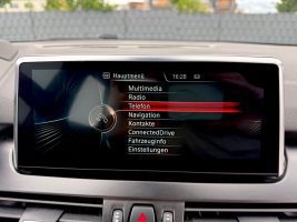 BMW Active Tourer 225 xe Luxury Line /LED/PANO/HUD/ in Silber als Van/Minibus - Fahrzeugfoto 30