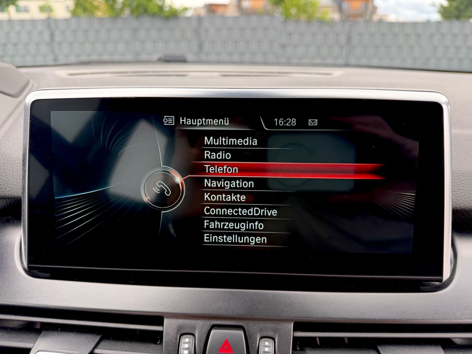BMW Active Tourer 225 xe Luxury Line /LED/PANO/HUD/ - Bild 30 BMW Active Tourer 225 xe Luxury Line /LED/PANO/HUD/ in Silber als Van/Minibus - Fahrzeugfoto 30