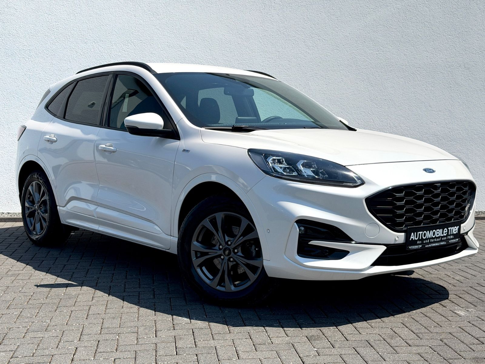 Ford Kuga 2.5 Hybrid 4x4 ST-Line X /LED/ACC/CAM/ - Bild 2 Ford Kuga 2.5 Hybrid 4x4 ST-Line X /LED/ACC/CAM/ in Arktis-Weiß (Metallic) als SUV/Geländewagen/Pickup - Fahrzeugfoto 2
