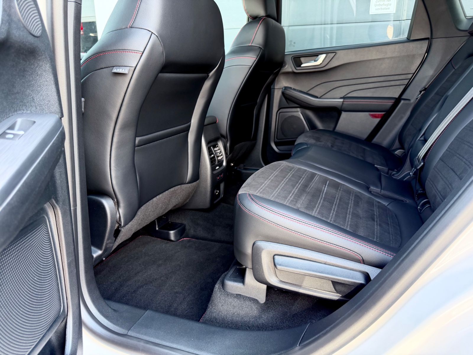 Ford Kuga 2.5 Hybrid 4x4 ST-Line X /LED/ACC/CAM/ - Bild 13 Ford Kuga 2.5 Hybrid 4x4 ST-Line X /LED/ACC/CAM/ in Arktis-Weiß (Metallic) als SUV/Geländewagen/Pickup - Fahrzeugfoto 13