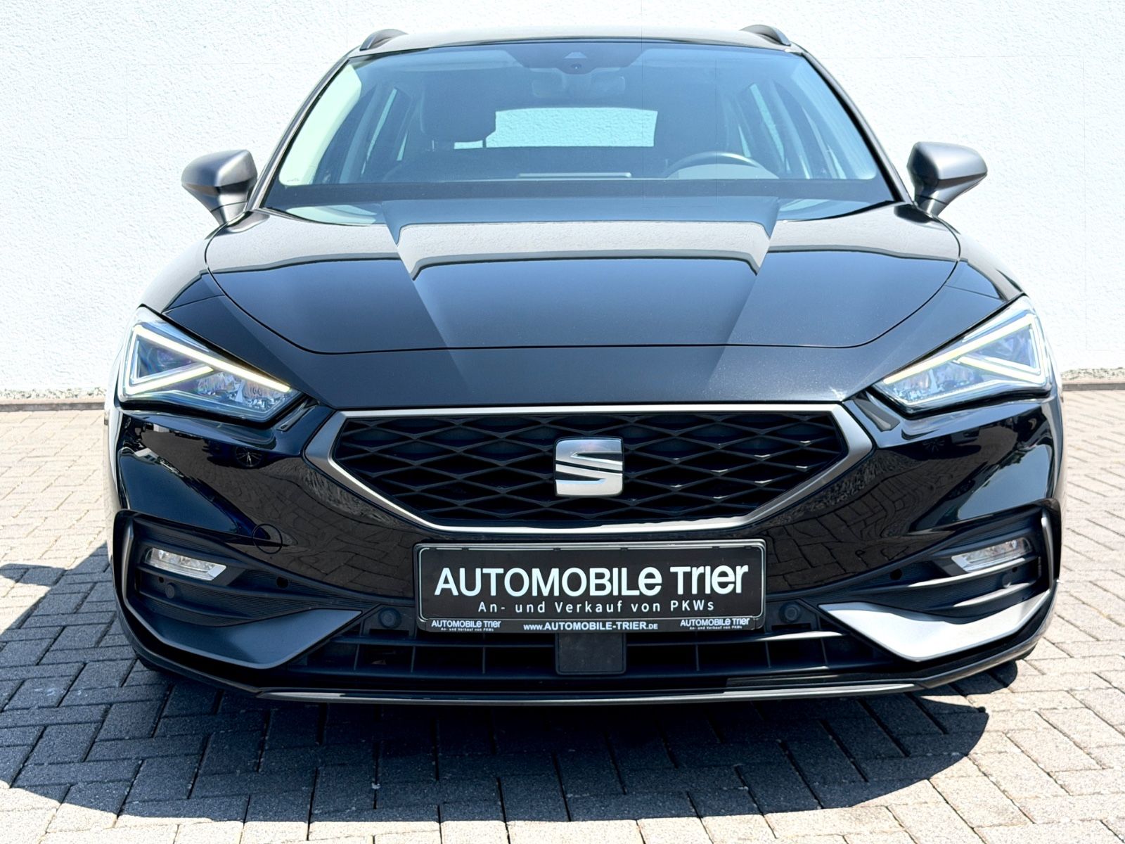 Seat Leon Sportstourer FR 1.5 TSI /LED/ACC/CAM/GARANT - Bild 2 Seat Leon Sportstourer FR 1.5 TSI /LED/ACC/CAM/GARANT in Schwarz als Kombi - Fahrzeugfoto 2