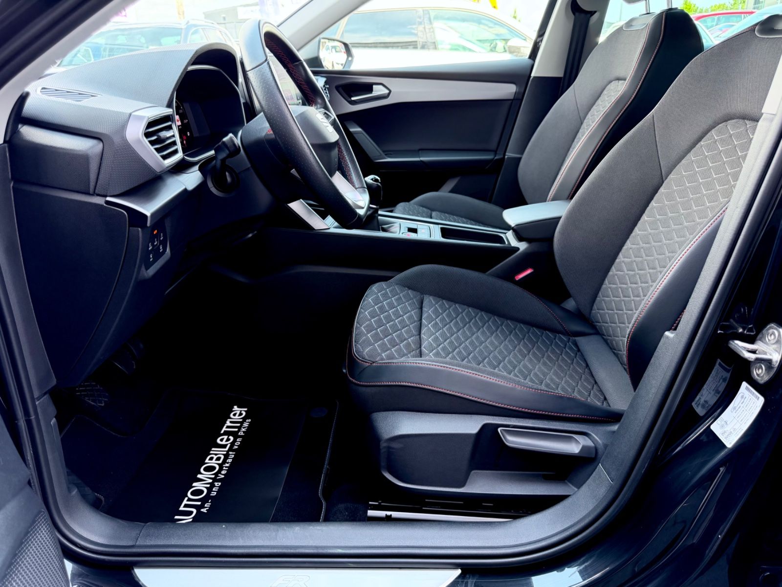 Seat Leon Sportstourer FR 1.5 TSI /LED/ACC/CAM/GARANT - Bild 9 Seat Leon Sportstourer FR 1.5 TSI /LED/ACC/CAM/GARANT in Schwarz als Kombi - Fahrzeugfoto 9