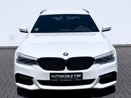BMW 540i Touring xDrive M Sport Paket /LED/ACC/HUD/ in Weiß als Kombi - Fahrzeugfoto 2