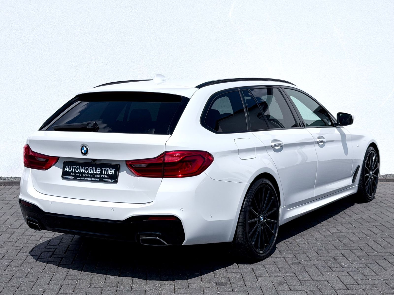 BMW 540i Touring xDrive M Sport Paket /LED/ACC/HUD/ - Bild 5 BMW 540i Touring xDrive M Sport Paket /LED/ACC/HUD/ in ALPINWEISS III als Kombi - Fahrzeugfoto 5