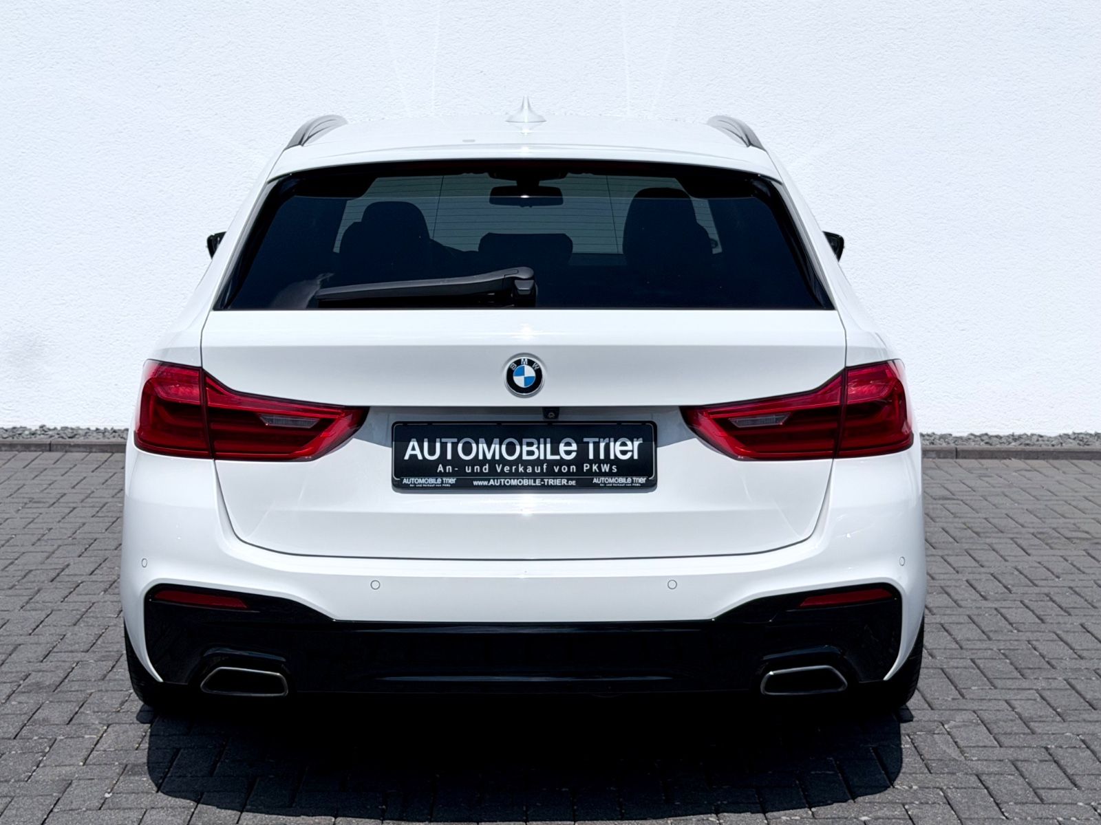 BMW 540i Touring xDrive M Sport Paket /LED/ACC/HUD/ - Bild 6 BMW 540i Touring xDrive M Sport Paket /LED/ACC/HUD/ in ALPINWEISS III als Kombi - Fahrzeugfoto 6