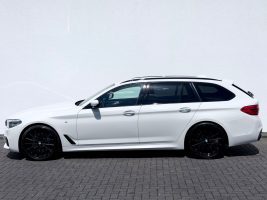 BMW 540i Touring xDrive M Sport Paket /LED/ACC/HUD/ in Weiß als Kombi - Fahrzeugfoto 8
