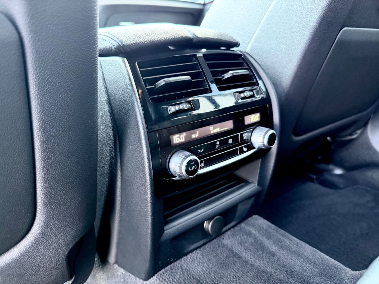 BMW 540i Touring xDrive M Sport Paket /LED/ACC/HUD/ - Bild 15 BMW 540i Touring xDrive M Sport Paket /LED/ACC/HUD/ in ALPINWEISS III als Kombi - Fahrzeugfoto 15