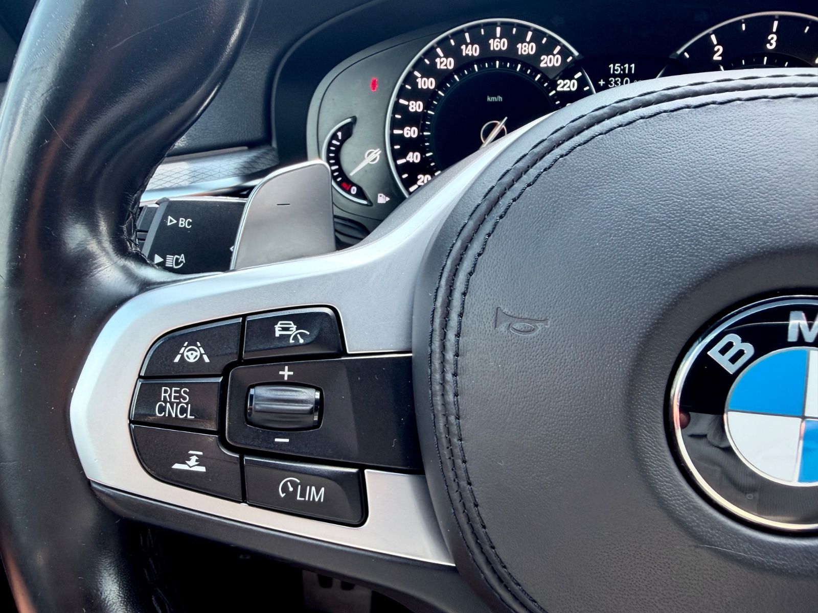 BMW 540i Touring xDrive M Sport Paket /LED/ACC/HUD/ - Bild 19 BMW 540i Touring xDrive M Sport Paket /LED/ACC/HUD/ in ALPINWEISS III als Kombi - Fahrzeugfoto 19