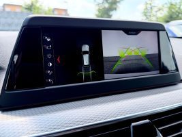 BMW 540i Touring xDrive M Sport Paket /LED/ACC/HUD/ in Weiß als Kombi - Fahrzeugfoto 21