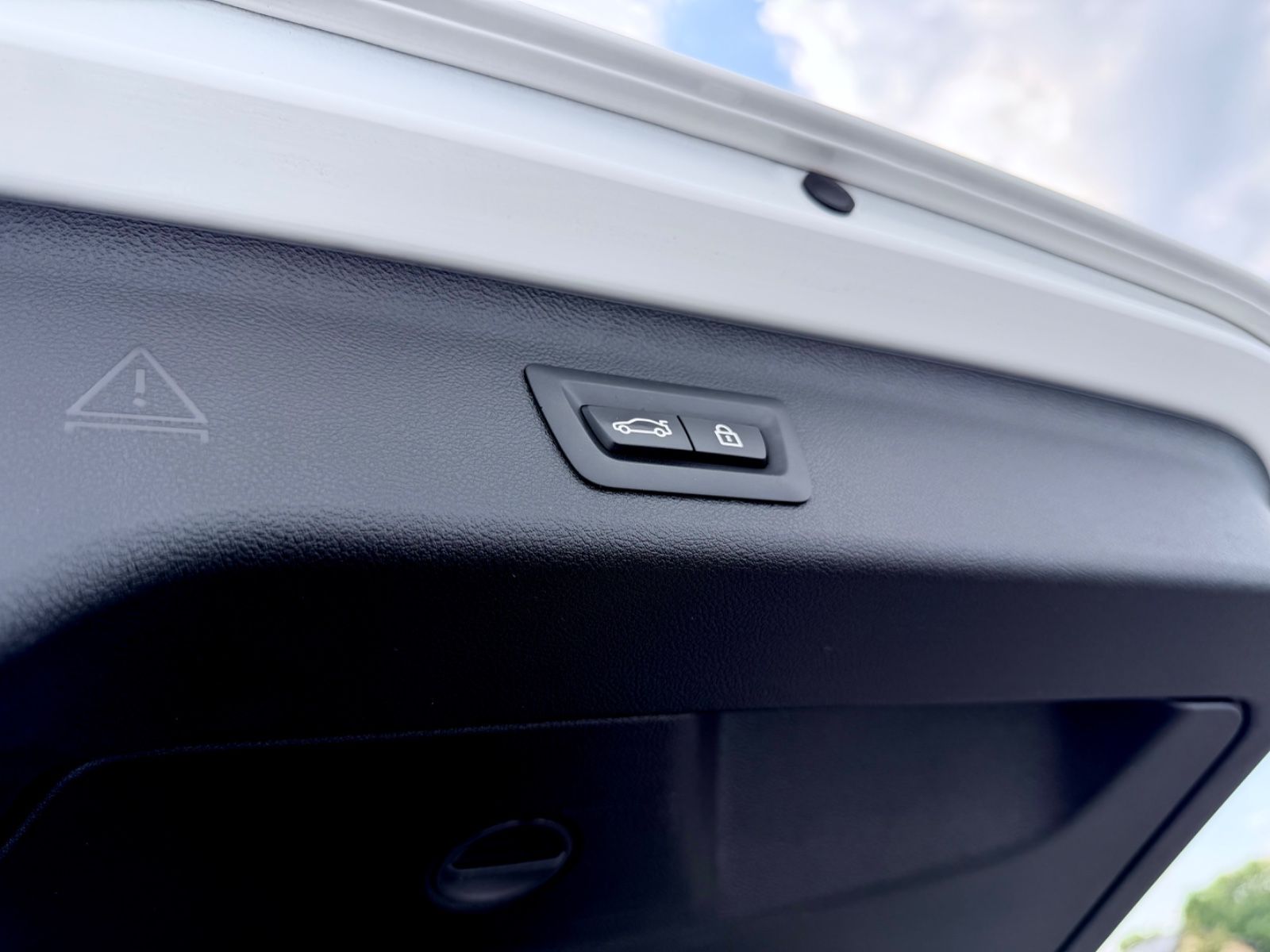 BMW 540i Touring xDrive M Sport Paket /LED/ACC/HUD/ - Bild 24 BMW 540i Touring xDrive M Sport Paket /LED/ACC/HUD/ in ALPINWEISS III als Kombi - Fahrzeugfoto 24