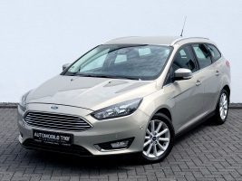 Ford Focus Turnier Titanium 1.5 /NAVI/PDC/GARANTIE/ in Silber als Kombi - Fahrzeugfoto 1