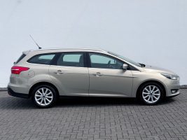 Ford Focus Turnier Titanium 1.5 /NAVI/PDC/GARANTIE/ in Silber als Kombi - Fahrzeugfoto 4