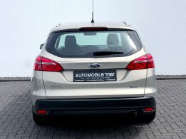 Ford Focus Turnier Titanium 1.5 /NAVI/PDC/GARANTIE/ in Silber als Kombi - Fahrzeugfoto 6