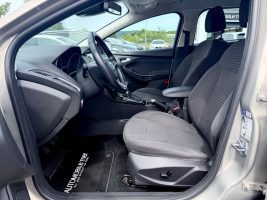 Ford Focus Turnier Titanium 1.5 /NAVI/PDC/GARANTIE/ in Silber als Kombi - Fahrzeugfoto 9