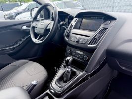 Ford Focus Turnier Titanium 1.5 /NAVI/PDC/GARANTIE/ in Silber als Kombi - Fahrzeugfoto 12