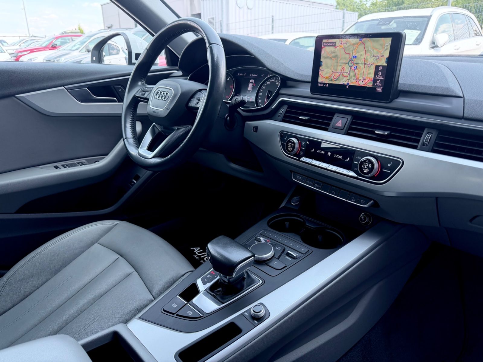 Audi A4 Allroad 2.0 TDI quattro/NAVI/LED/PDC/GARANTIE - Bild 12 Audi A4 Allroad 2.0 TDI quattro/NAVI/LED/PDC/GARANTIE in GLETSCHERWEISS als Kombi - Fahrzeugfoto 12