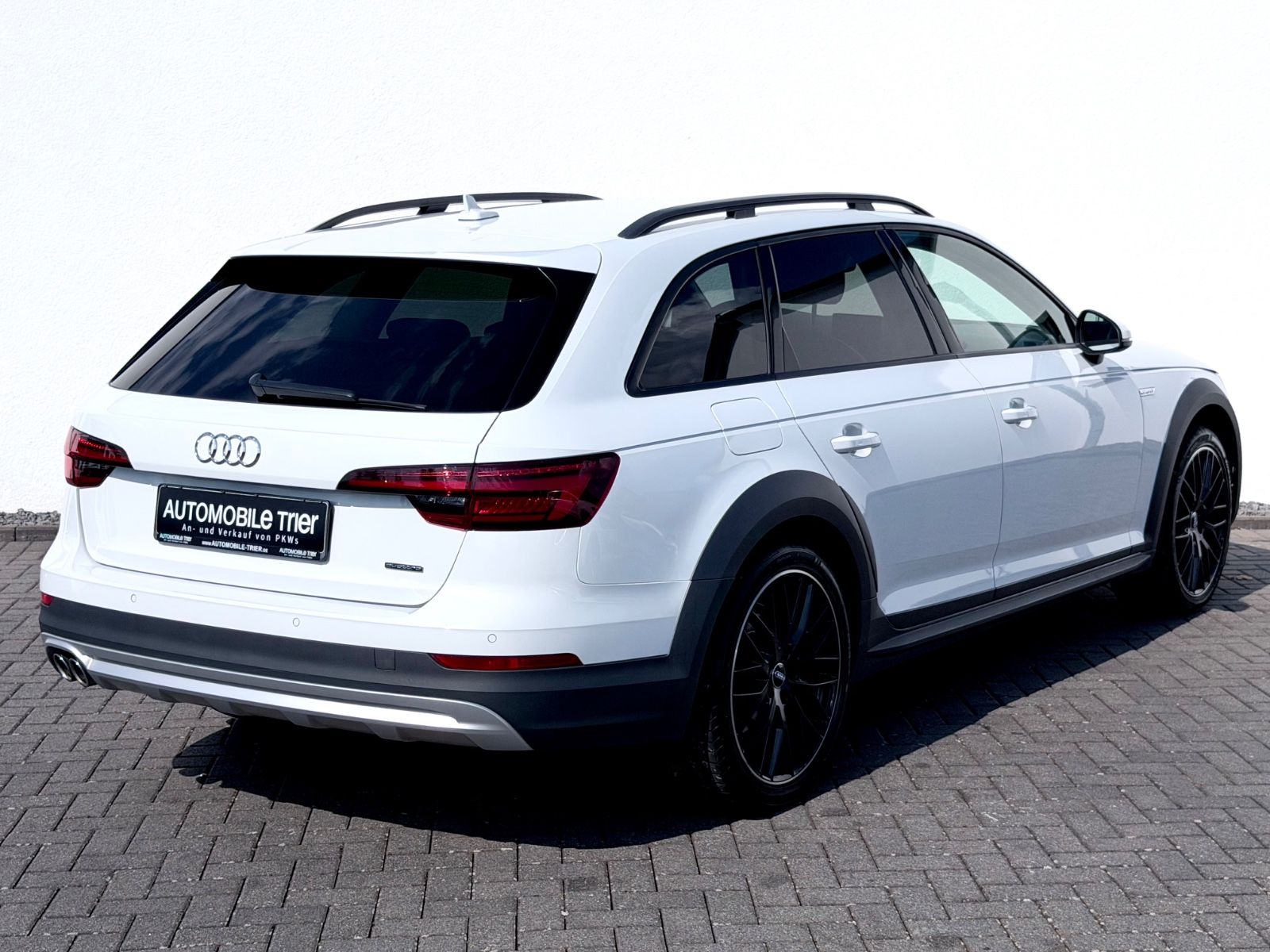 Audi A4 Allroad 2.0 TDI quattro/NAVI/LED/PDC/GARANTIE - Bild 5 Audi A4 Allroad 2.0 TDI quattro/NAVI/LED/PDC/GARANTIE in GLETSCHERWEISS als Kombi - Fahrzeugfoto 5