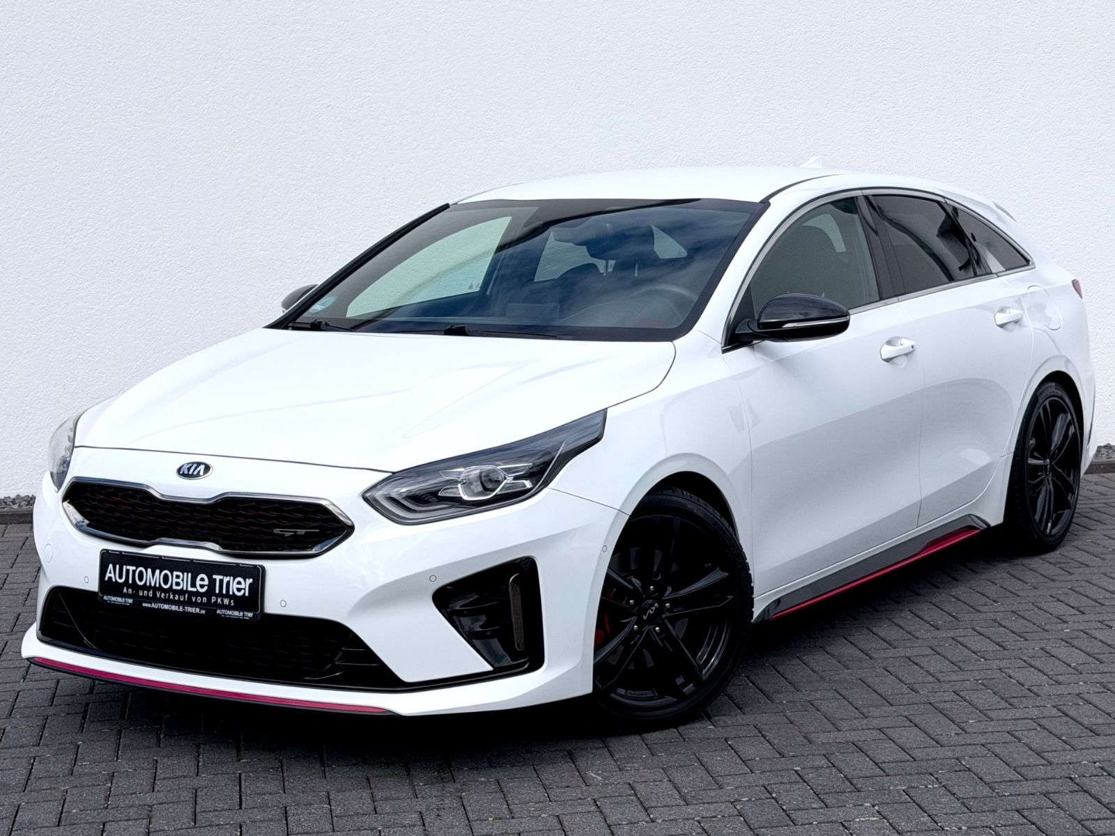Kia ProCeed GT /NAVI/LED/CAM/CARPLAY/AHK/GARANTIE/ in Weiß als Kombi - Fahrzeugfoto 1