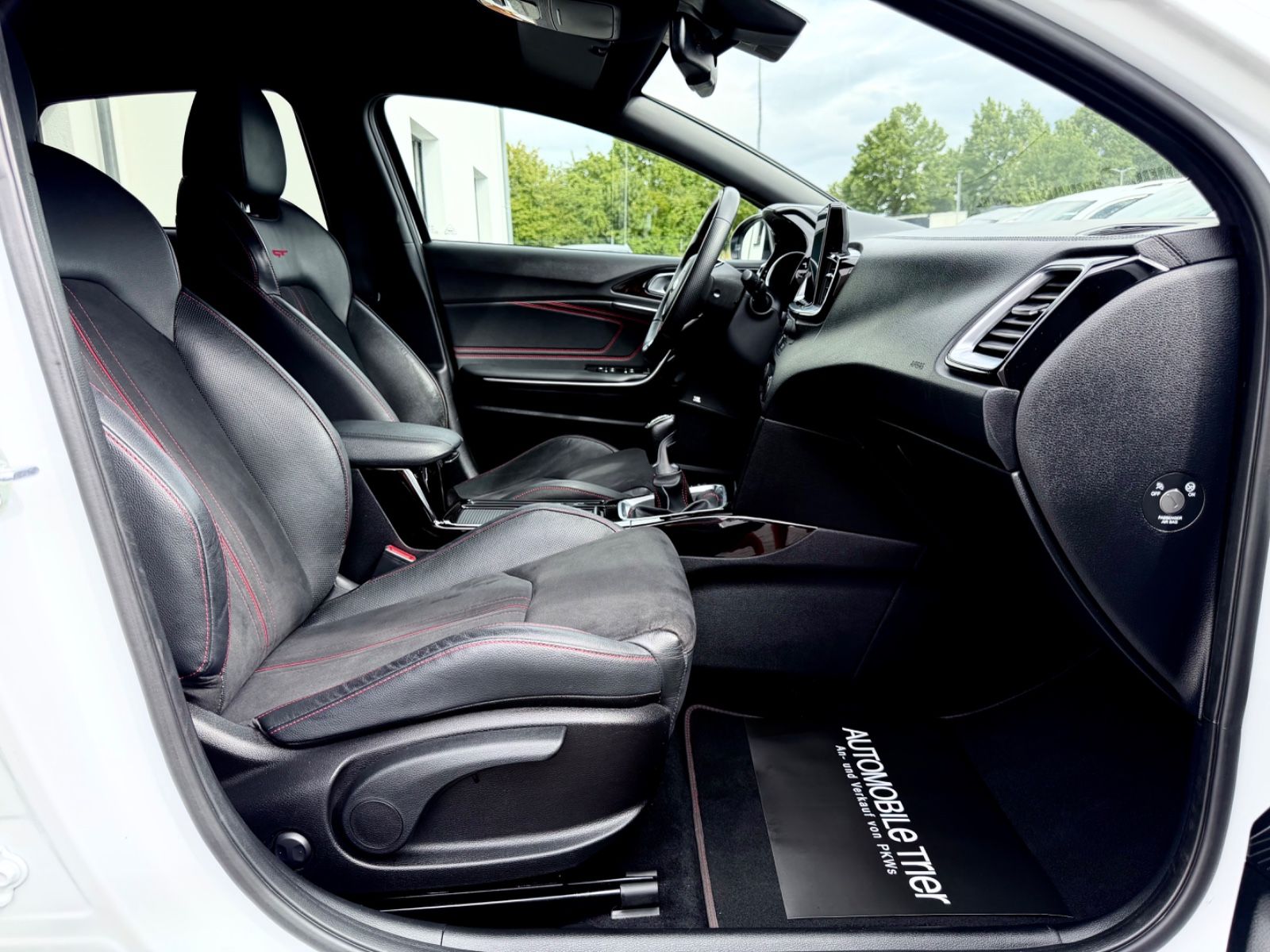 Kia ProCeed GT /NAVI/LED/CAM/CARPLAY/AHK/GARANTIE/ - Bild 13 Kia ProCeed GT /NAVI/LED/CAM/CARPLAY/AHK/GARANTIE/ in DELUXE WHITE als Kombi - Fahrzeugfoto 13