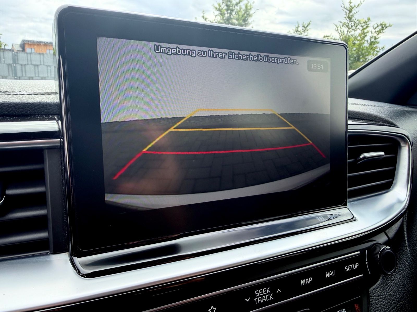 Kia ProCeed GT /NAVI/LED/CAM/CARPLAY/AHK/GARANTIE/ - Bild 19 Kia ProCeed GT /NAVI/LED/CAM/CARPLAY/AHK/GARANTIE/ in DELUXE WHITE als Kombi - Fahrzeugfoto 19
