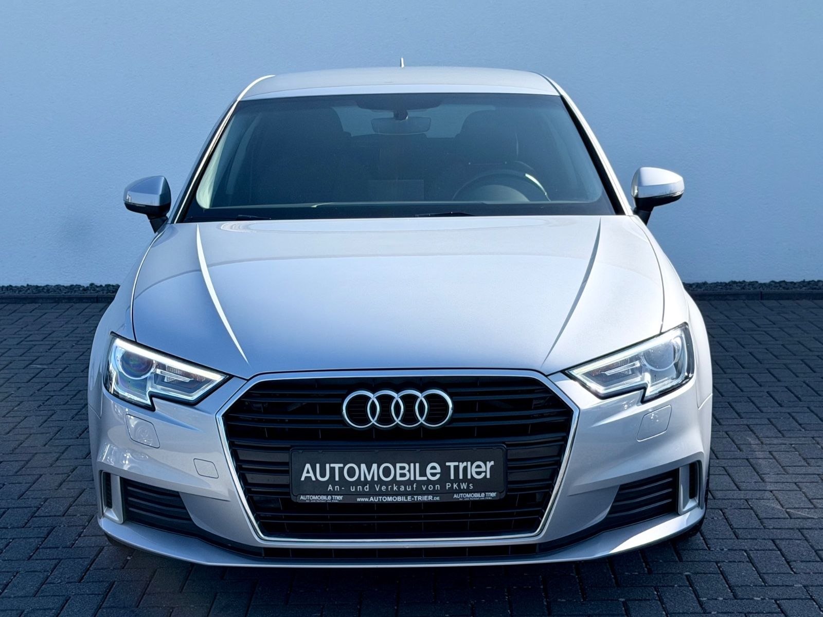 Audi A3 Sportback sport 35 TFSI /NAVI/LED/PDC/GARANT - Bild 2 Audi A3 Sportback sport 35 TFSI /NAVI/LED/PDC/GARANT in Florettsilber Metallic als Limousine - Fahrzeugfoto 2