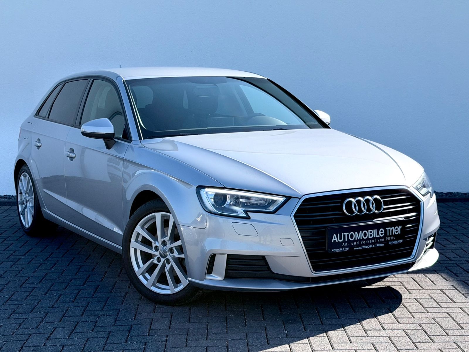 Audi A3 Sportback sport 35 TFSI /NAVI/LED/PDC/GARANT - Bild 3 Audi A3 Sportback sport 35 TFSI /NAVI/LED/PDC/GARANT in Florettsilber Metallic als Limousine - Fahrzeugfoto 3