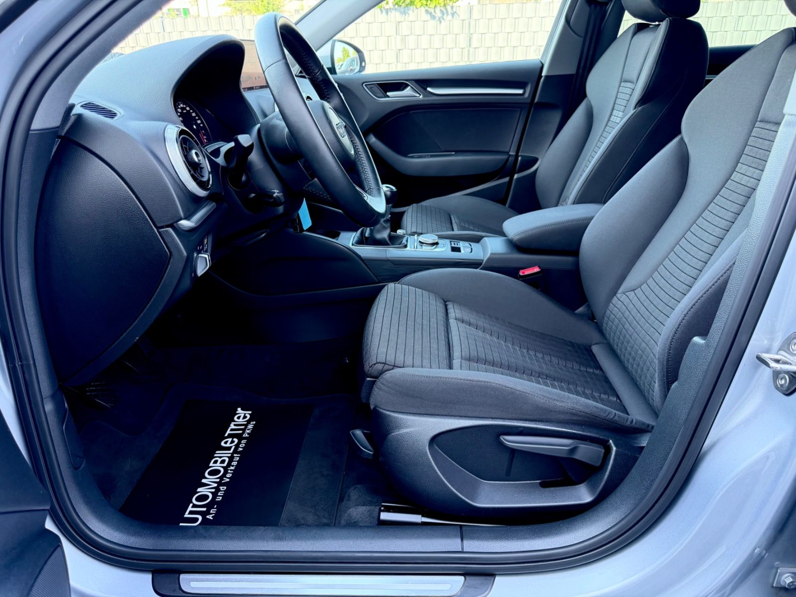 Audi A3 Sportback sport 35 TFSI /NAVI/LED/PDC/GARANT - Bild 9 Audi A3 Sportback sport 35 TFSI /NAVI/LED/PDC/GARANT in Florettsilber Metallic als Limousine - Fahrzeugfoto 9