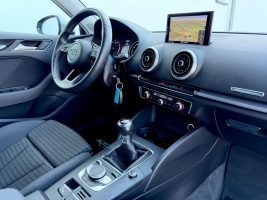 Audi A3 Sportback sport 35 TFSI /NAVI/LED/PDC/GARANT in Silber als Limousine - Fahrzeugfoto 12