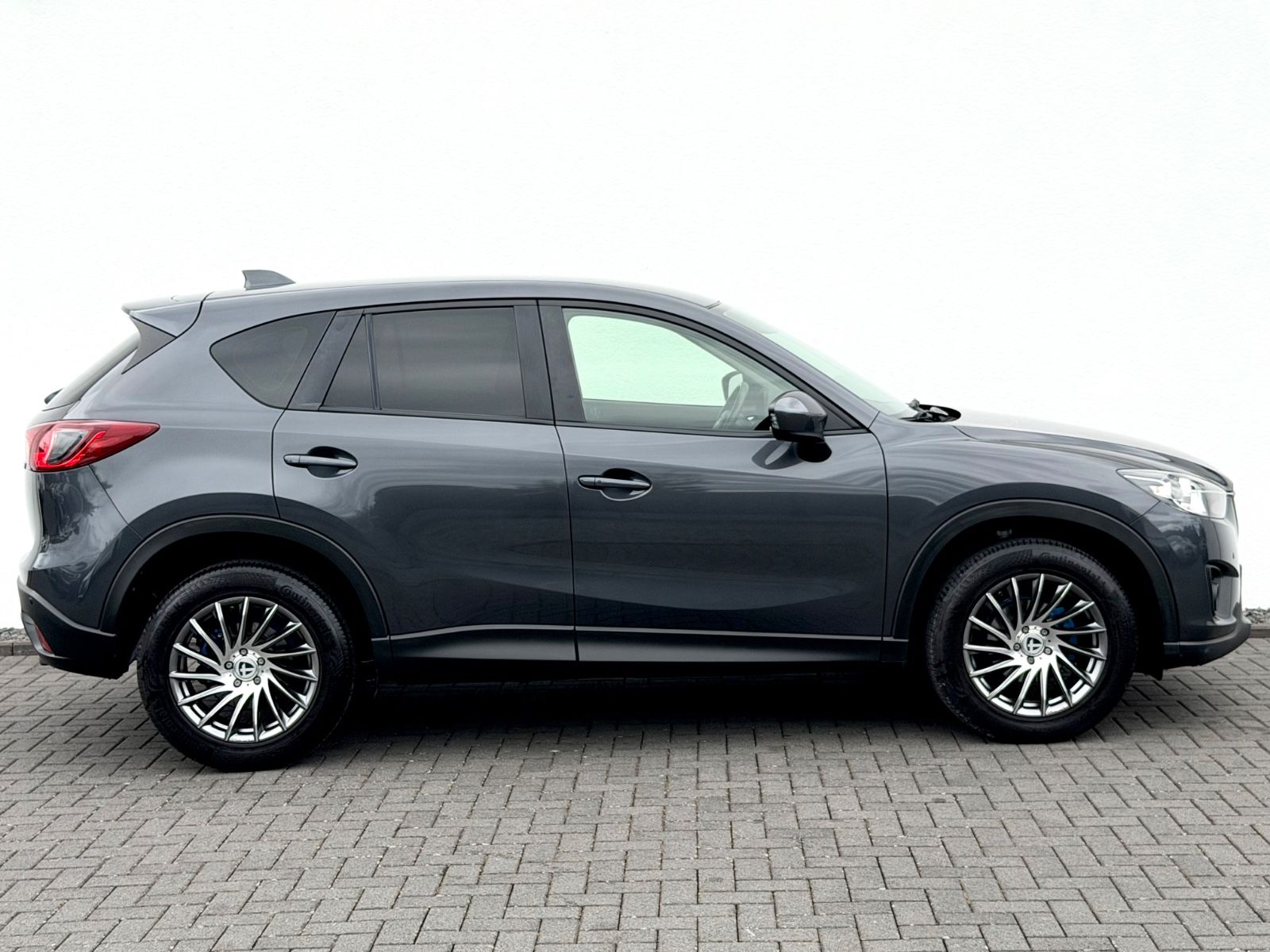 Mazda CX-5 Sendo 2.0 /KLIMA/NAVI/KAMERA/GARANTIE/ - Bild 4 Mazda CX-5 Sendo 2.0 /KLIMA/NAVI/KAMERA/GARANTIE/ in METEOR GREY als SUV/Geländewagen/Pickup - Fahrzeugfoto 4