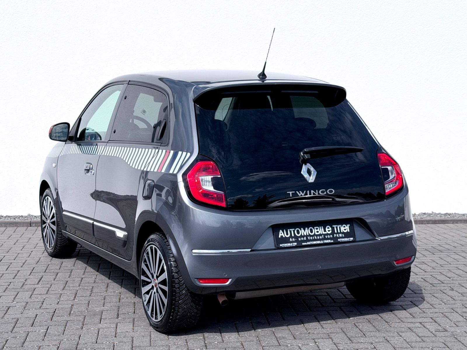 Renault Twingo Le Coq Sportif /SERVICE/TÜV/GARANTIE/ - Bild 5 Renault Twingo Le Coq Sportif /SERVICE/TÜV/GARANTIE/ in LUNAR GREY als Kleinwagen - Fahrzeugfoto 5