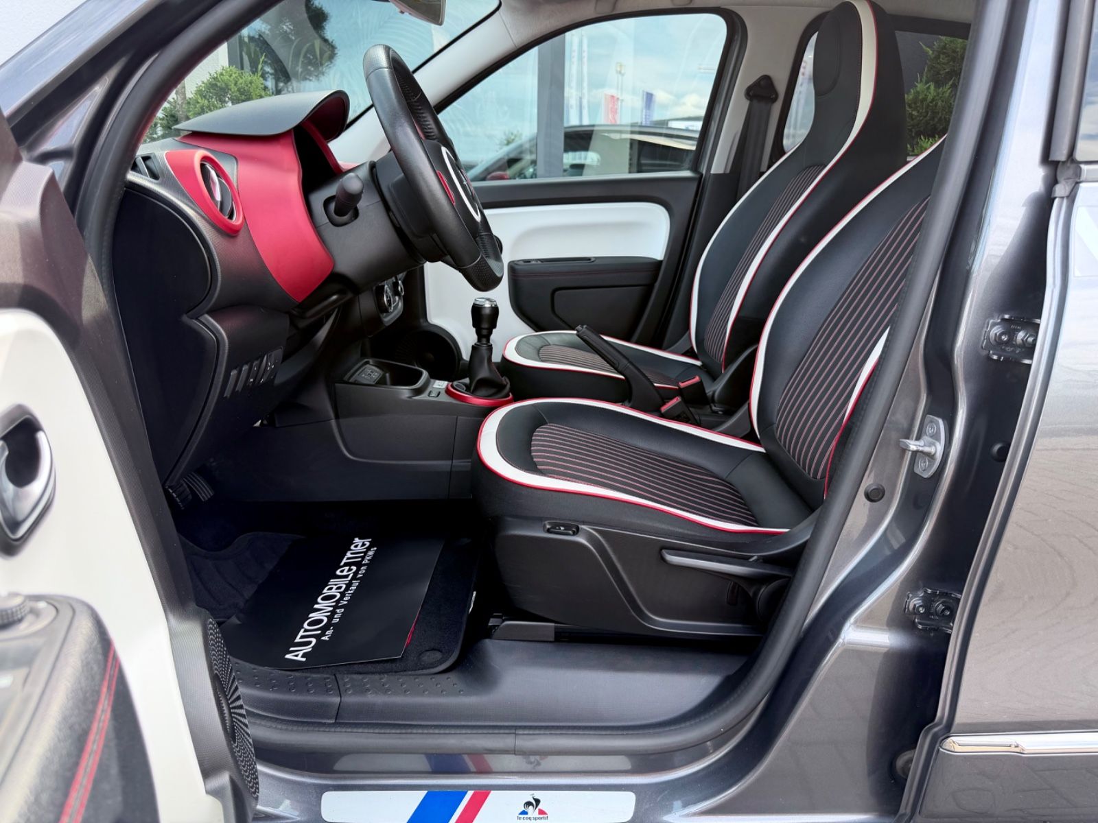 Renault Twingo Le Coq Sportif /SERVICE/TÜV/GARANTIE/ - Bild 9 Renault Twingo Le Coq Sportif /SERVICE/TÜV/GARANTIE/ in LUNAR GREY als Kleinwagen - Fahrzeugfoto 9