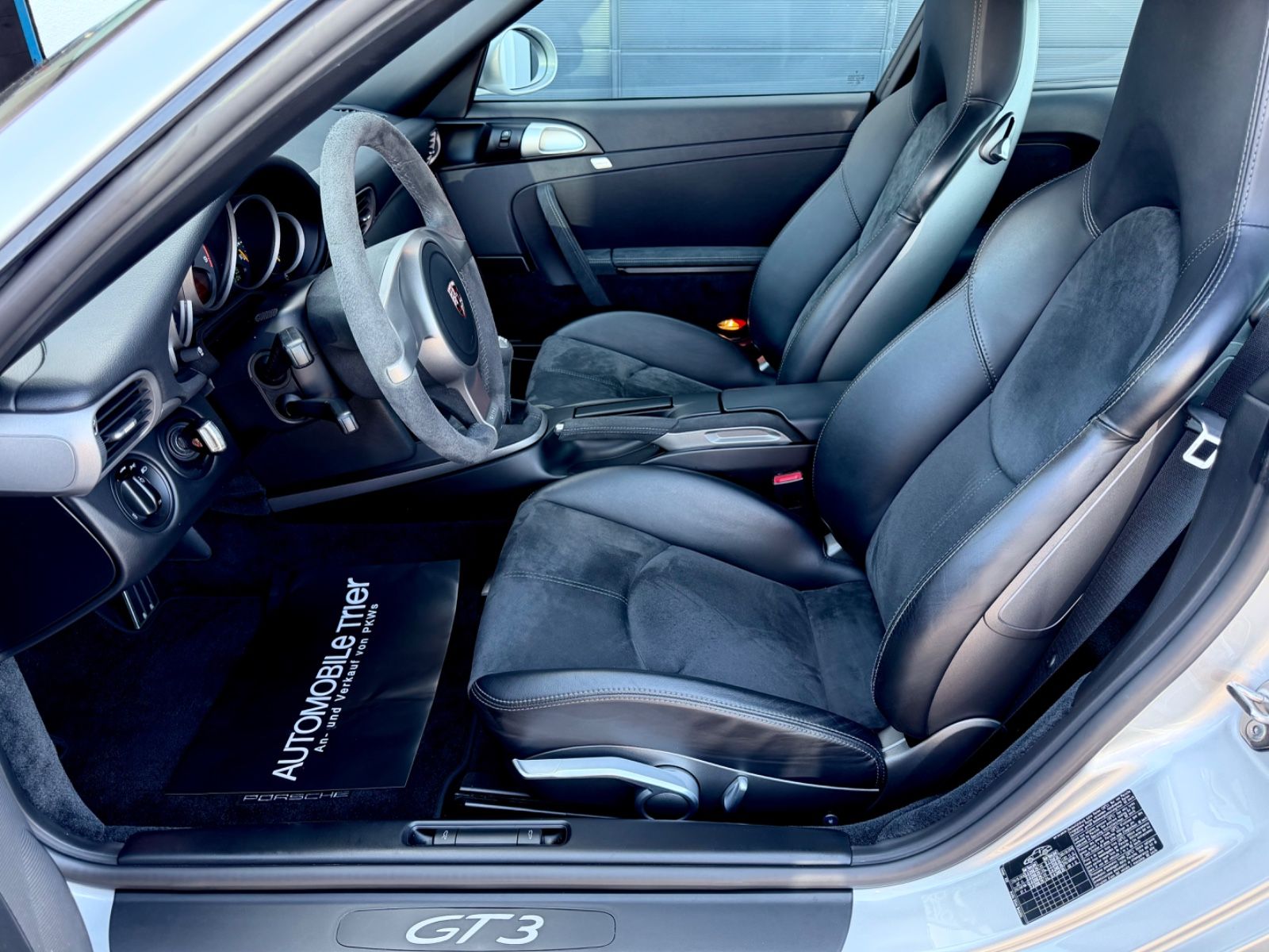 Porsche 911 GT3 3.8 /SCHALTER/KLIMA/TOP ZUSTAND/ - Bild 9 Porsche 911 GT3 3.8 /SCHALTER/KLIMA/TOP ZUSTAND/ in Silber als Sportwagen/Coupé - Fahrzeugfoto 9