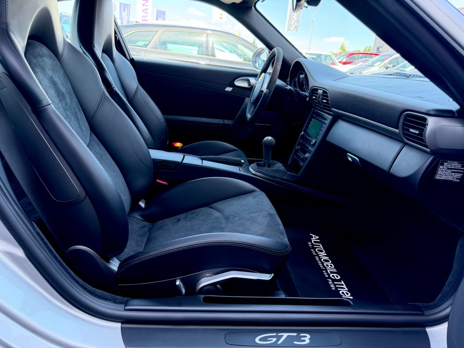 Porsche 911 GT3 3.8 /SCHALTER/KLIMA/TOP ZUSTAND/ - Bild 12 Porsche 911 GT3 3.8 /SCHALTER/KLIMA/TOP ZUSTAND/ in Silber als Sportwagen/Coupé - Fahrzeugfoto 12