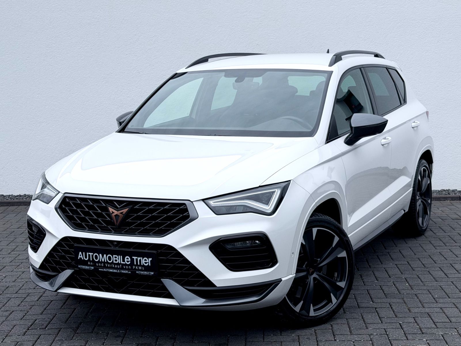 Cupra Ateca VZ 2.0 TSI DSG 4Drive /NAVI/LED/360°CAM/ in Weiß als SUV/Geländewagen/Pickup - Fahrzeugfoto 1