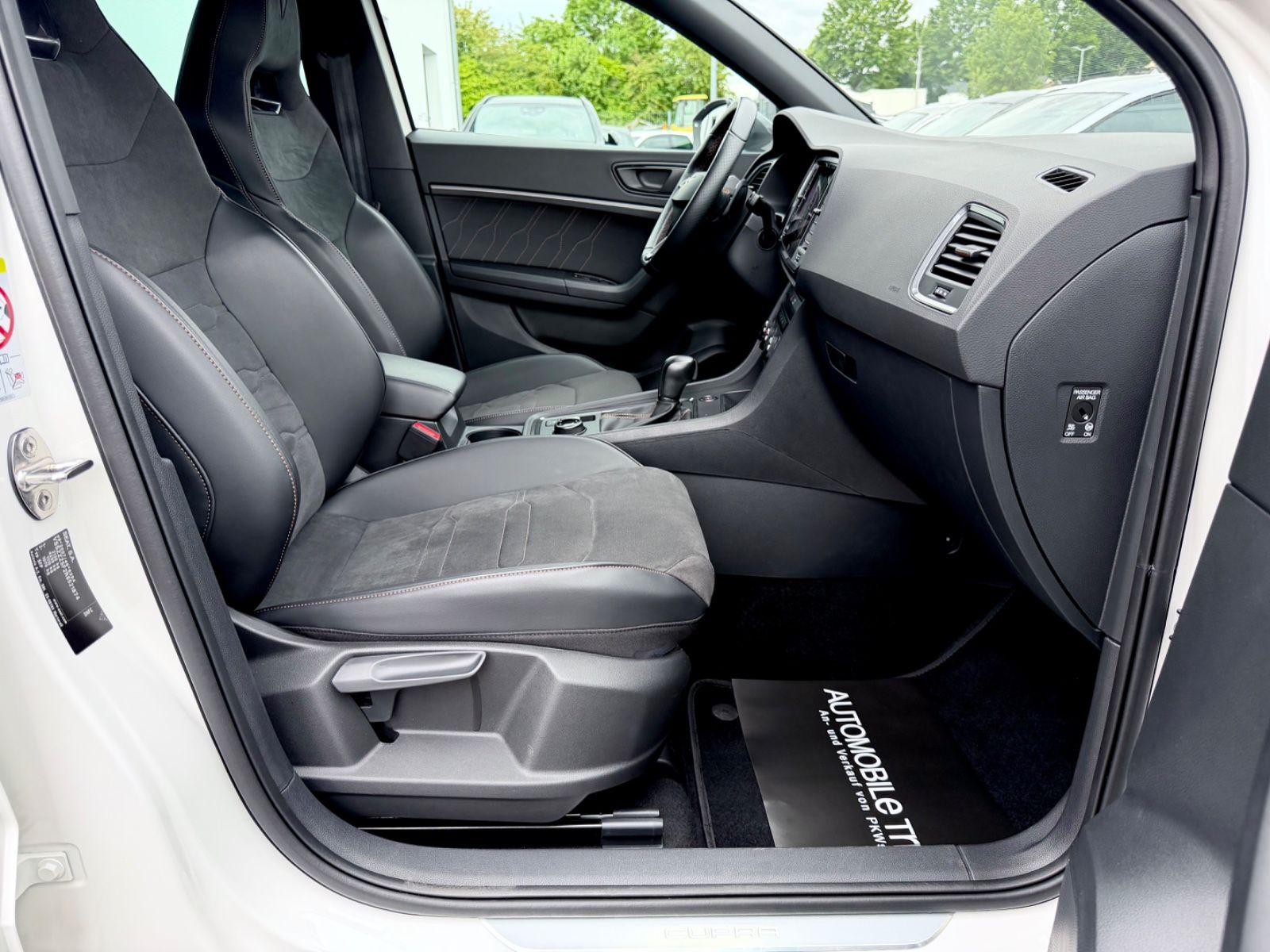 Cupra Ateca VZ 2.0 TSI DSG 4Drive /NAVI/LED/360°CAM/ - Bild 11 Cupra Ateca VZ 2.0 TSI DSG 4Drive /NAVI/LED/360°CAM/ in "Bila" Weiss als SUV/Geländewagen/Pickup - Fahrzeugfoto 11