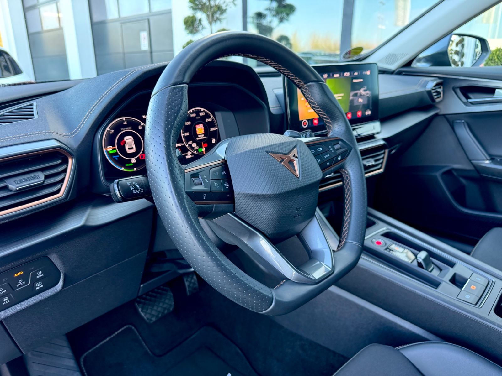 Cupra Formentor 1.4 e-Hybrid /NAVI/LED/ACC/1.HAND/ - Bild 10 Cupra Formentor 1.4 e-Hybrid /NAVI/LED/ACC/1.HAND/ in Grau als SUV/Geländewagen/Pickup - Fahrzeugfoto 10