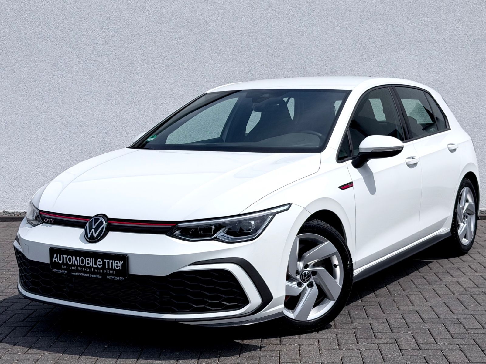Volkswagen Golf 8 Lim. GTI /NAVI/LED/PDC/1.HAND/GARANTIE/ in Weiß als Limousine - Fahrzeugfoto 1