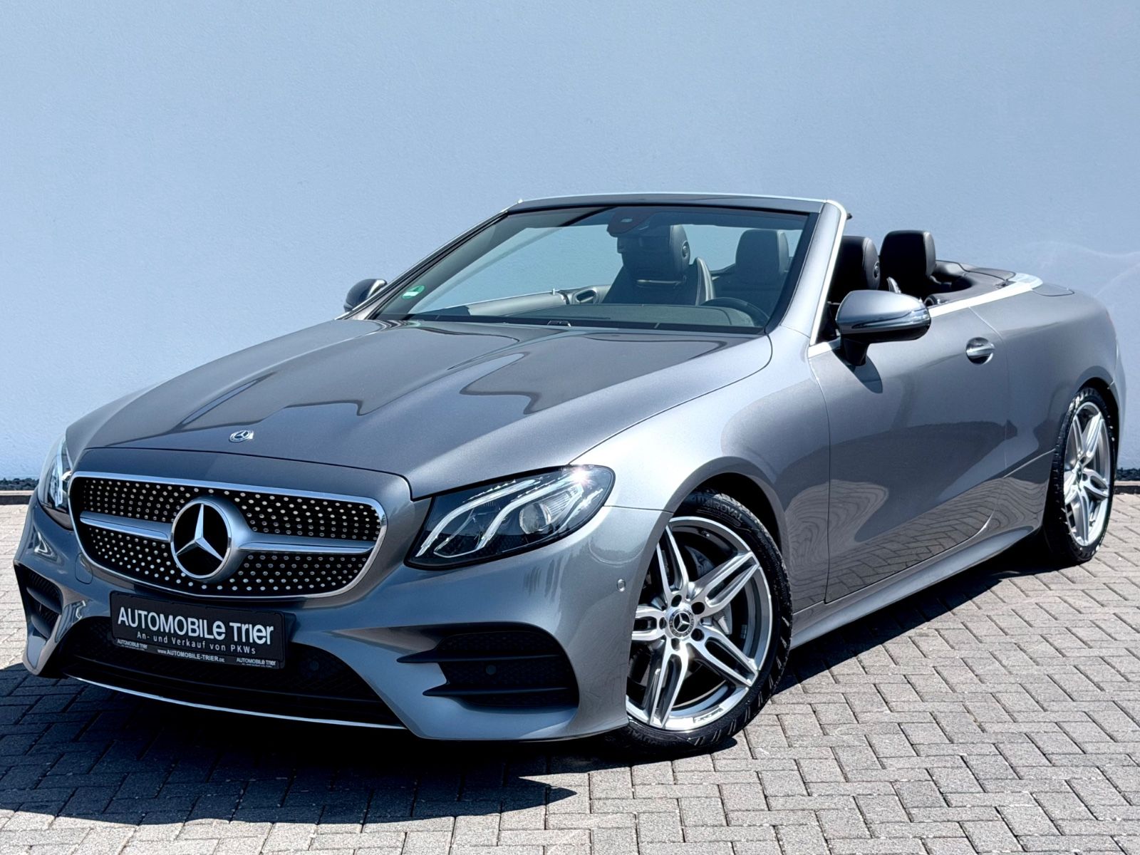 Mercedes-Benz E 200 Cabrio /AMG LINE/NAVI/LED/CAM/GARANTIE/ in Grau als Cabrio/Roadster - Fahrzeugfoto 1