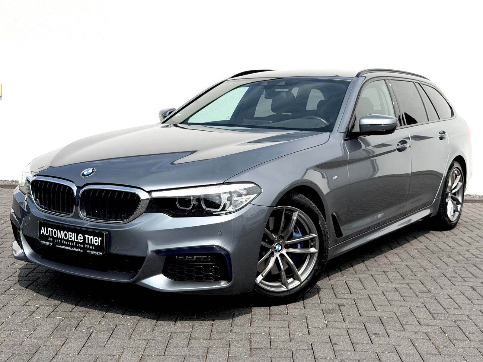 BMW 530i Touring M Sport Paket/NAVI/LED/CAM/GARANTIE in Blau als Kombi - Fahrzeugfoto 1