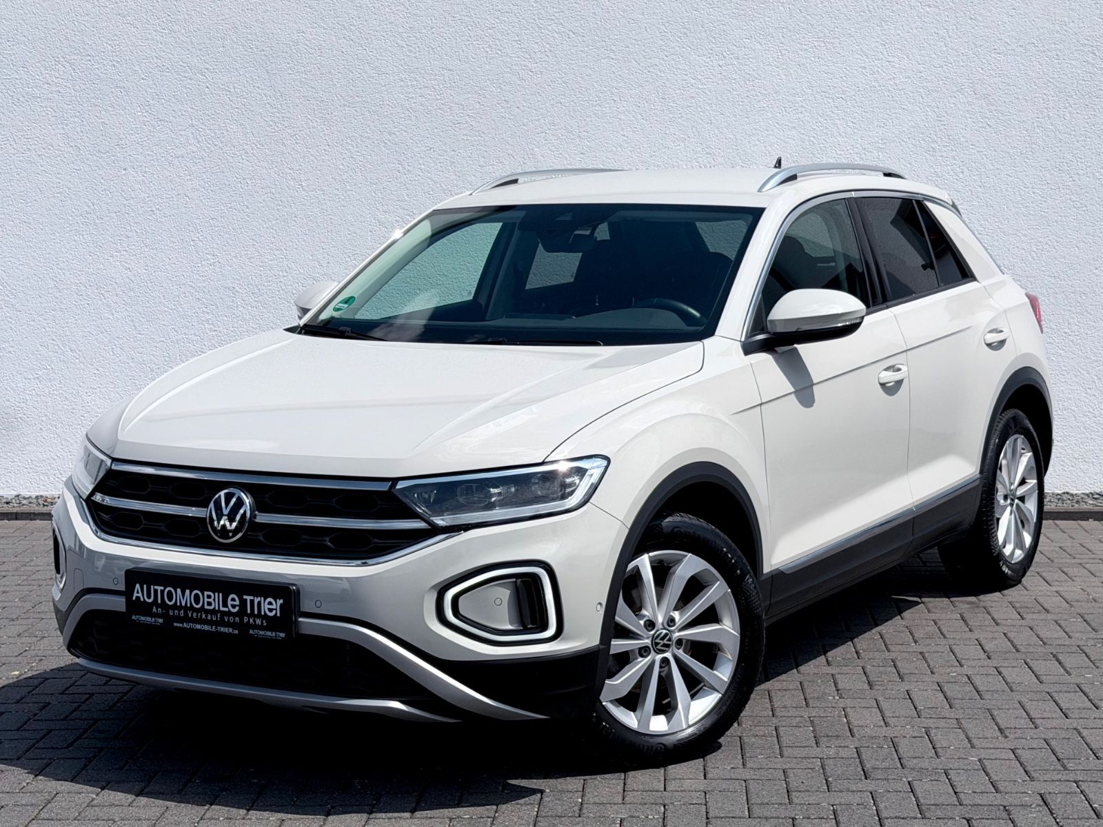 Volkswagen T-Roc 1.5 TSI /LED/ACC/CARPLAY/1.HAND/GARANTIE/ in Grau als SUV/Geländewagen/Pickup - Fahrzeugfoto 1