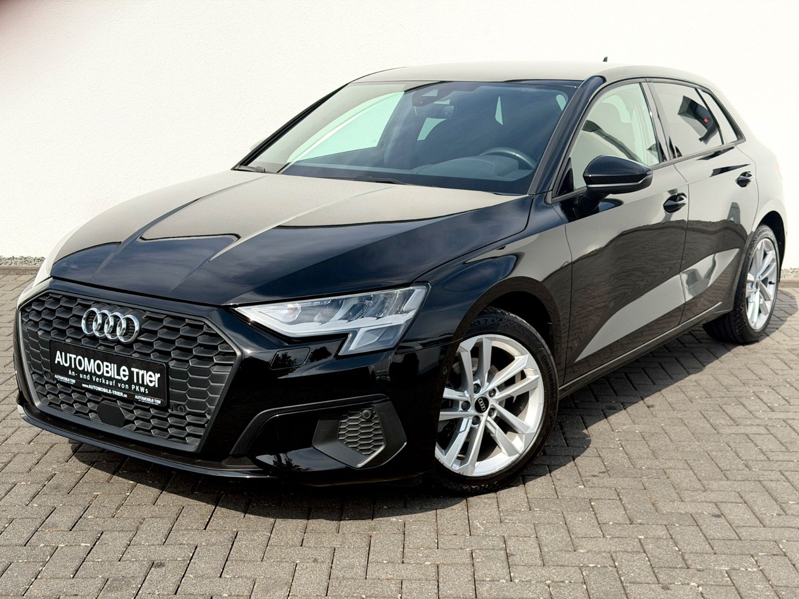 Audi A3 Sportback 35 TDI /NAVI/LED/ACC/CAM/1.HAND/ in Schwarz als Limousine - Fahrzeugfoto 1