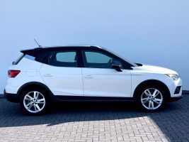 Seat Arona FR /AUTOMATIK/NAVI/CAM/1.HAND/GARANTIE/ in Weiß als SUV/Geländewagen/Pickup - Fahrzeugfoto 4